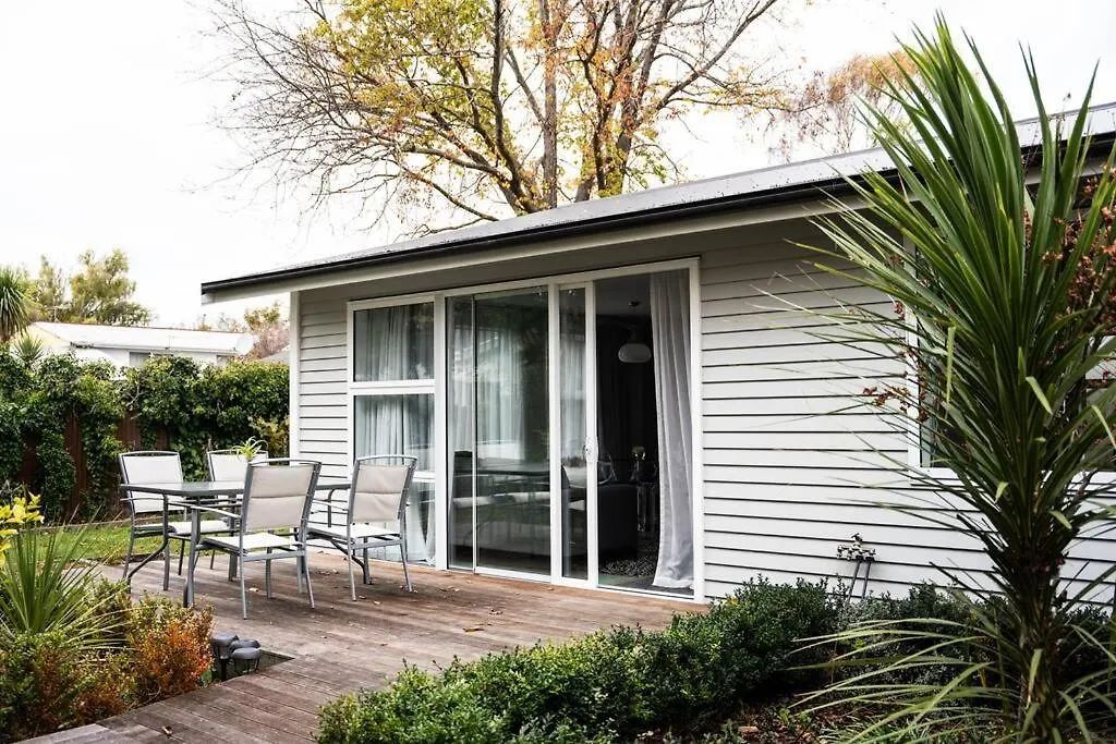 Restful Stay On Geraldine Street Suburban Beauty Christchurch New Zealand
